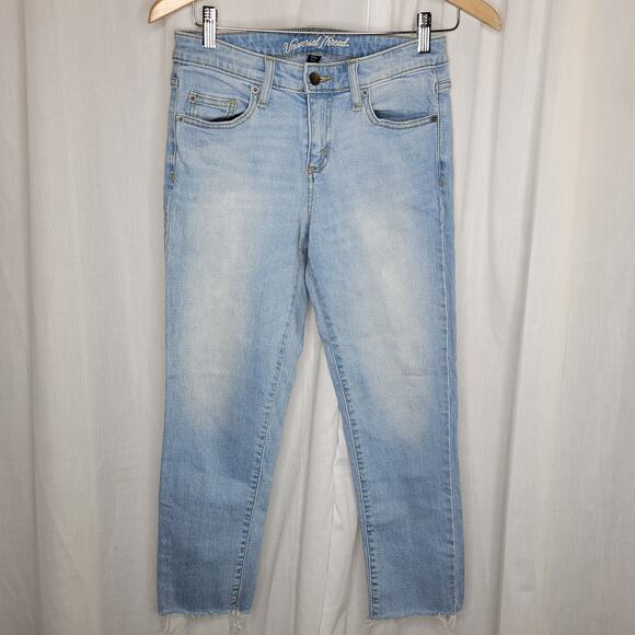 Universal Thread Light Wash Cropped Jeans, 0/25 - Picture 1 of 8